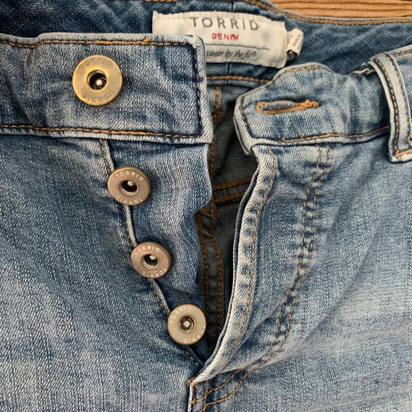 TORRID HIGH RISE DENIM SHORT CUT OFF JEAN SHORTS - Picture 2 of 7